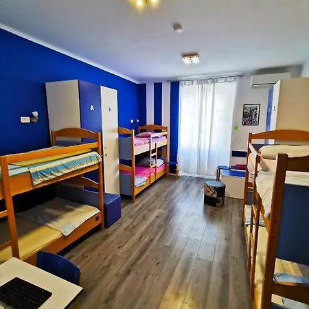 CroBlue Hostel Split