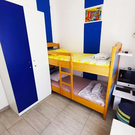 CroBlue Hostel Split