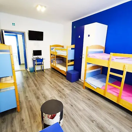 بيت شباب Croblue Hostel *
