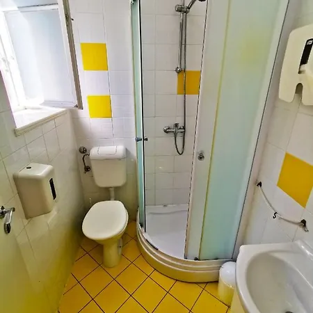 Croblue Hostel سبليت