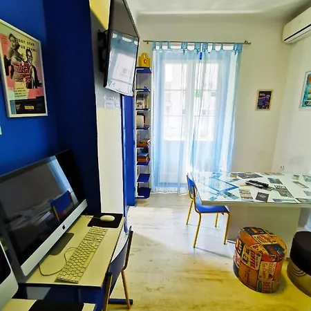 Croblue Hostel *