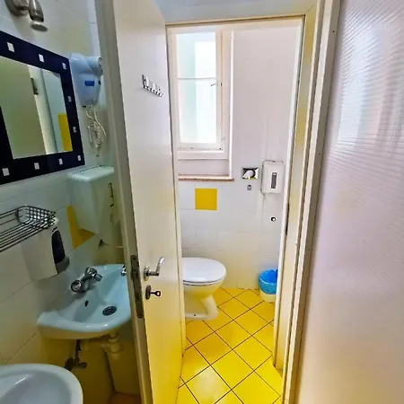 Croblue Hostel بيت شباب *