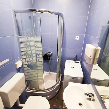 Croblue Hostel بيت شباب *